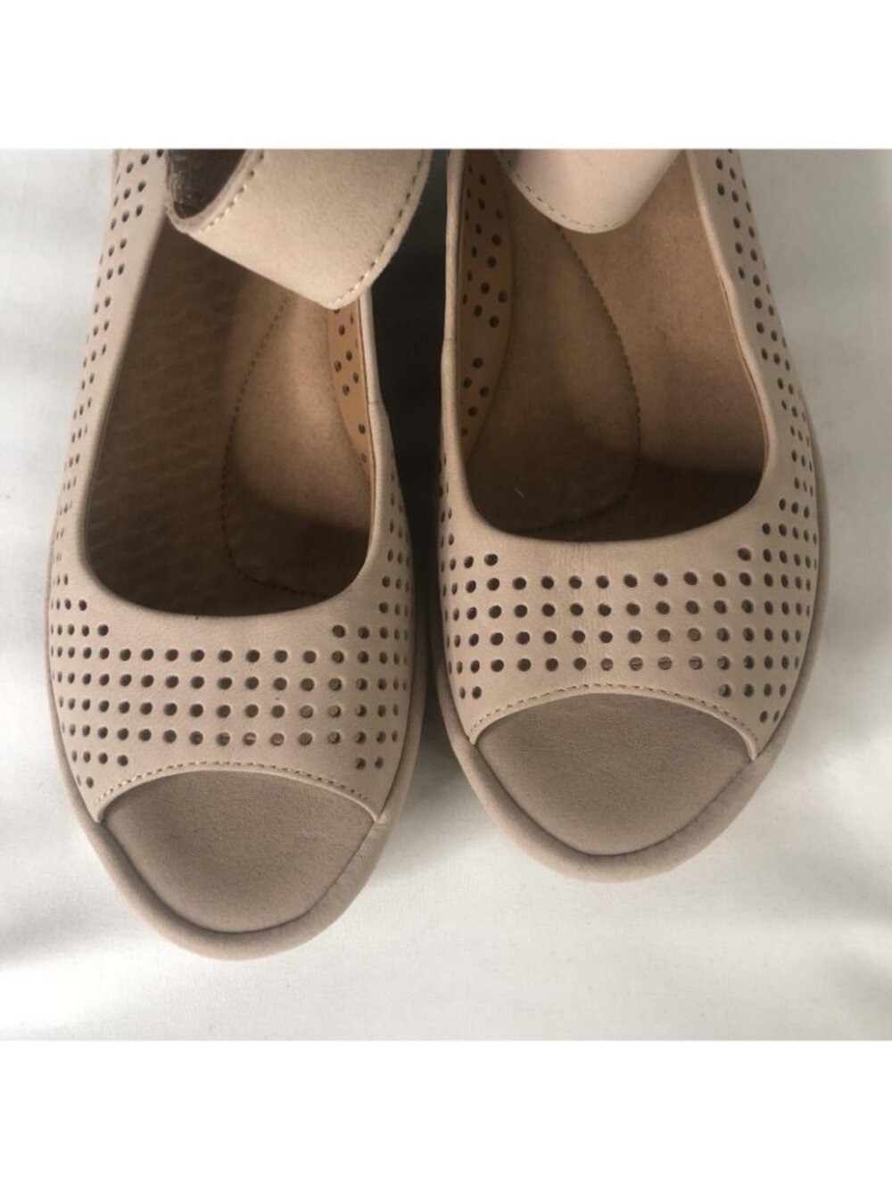 Clarks Sandals Womens Size 6.5 Beige Reedly Salene Wedge Comfort Ankle Strap - Picture 14 of 16
